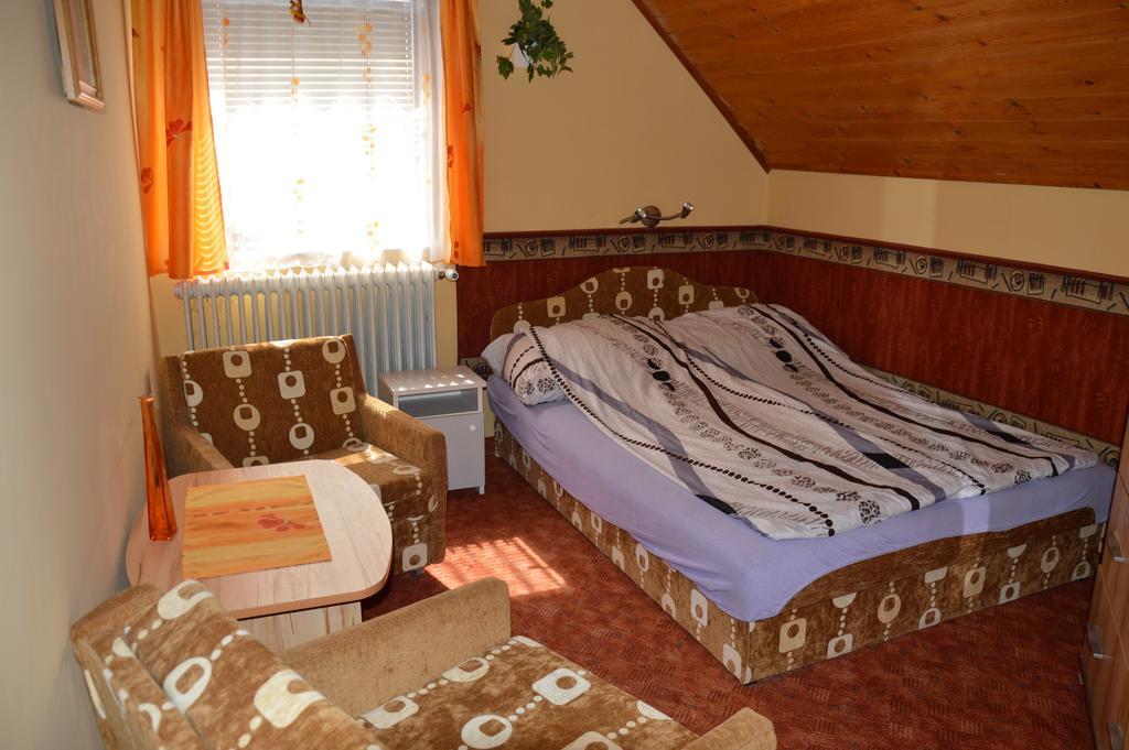 Apartman Anikó Vendégház Harkány Szoba fotó