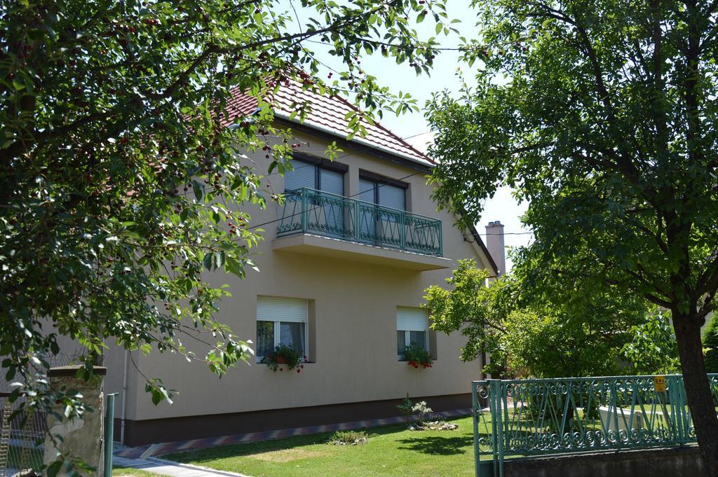 Apartman Anikó Vendégház Harkány Kültér fotó